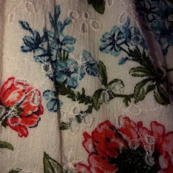 AMERICAN EAGLE EYELET FLORAL TANK TOP - Picture 9 of 10